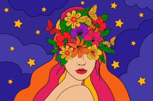 Visage de femme avec cheveux en fleurs
